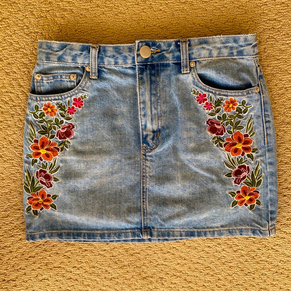 FOREVER 21 Floral Mini Denim Skirt